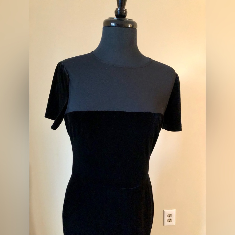 Vera Wang black velvet dress with mesh - Picture 4 of 9